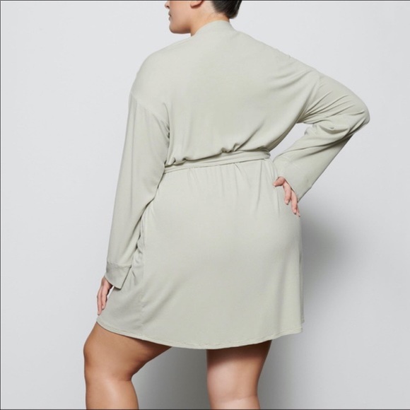 Skims Talc Robe - Picture 2 of 6